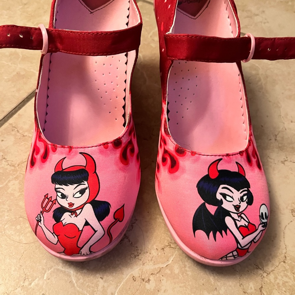 Hot chocolate design heels